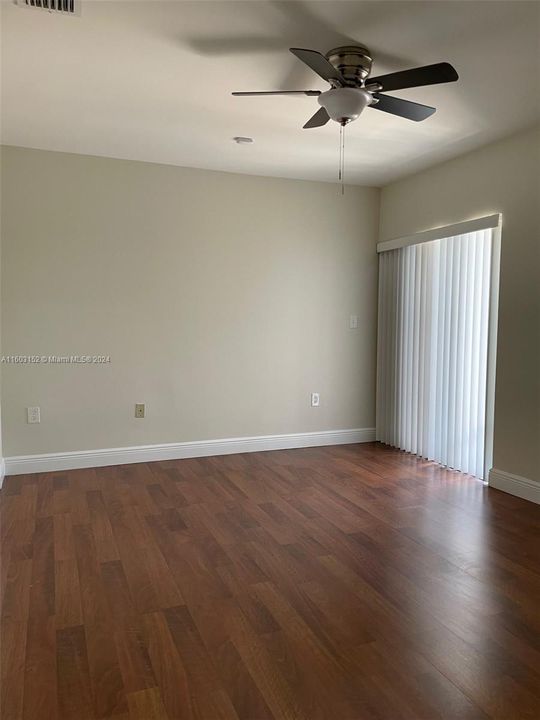 Active With Contract: $3,000 (3 beds, 2 baths, 1276 Square Feet)