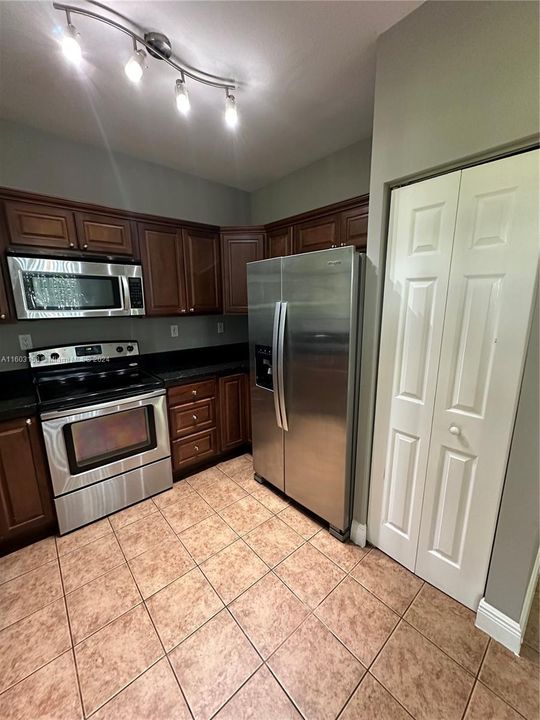 Active With Contract: $359,000 (3 beds, 2 baths, 1420 Square Feet)