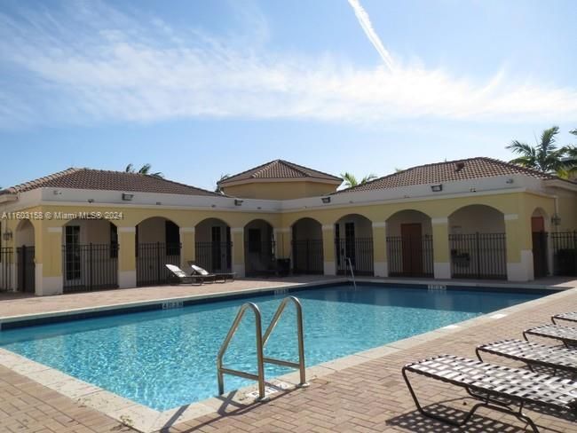 Active With Contract: $359,000 (3 beds, 2 baths, 1420 Square Feet)