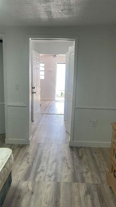 Active With Contract: $1,600 (1 beds, 1 baths, 200 Square Feet)