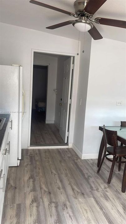 Active With Contract: $1,600 (1 beds, 1 baths, 200 Square Feet)