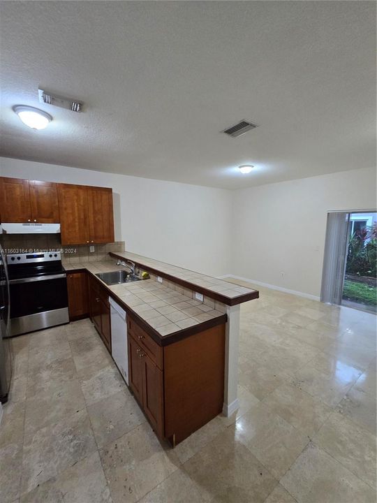 For Rent: $2,750 (3 beds, 2 baths, 1505 Square Feet)