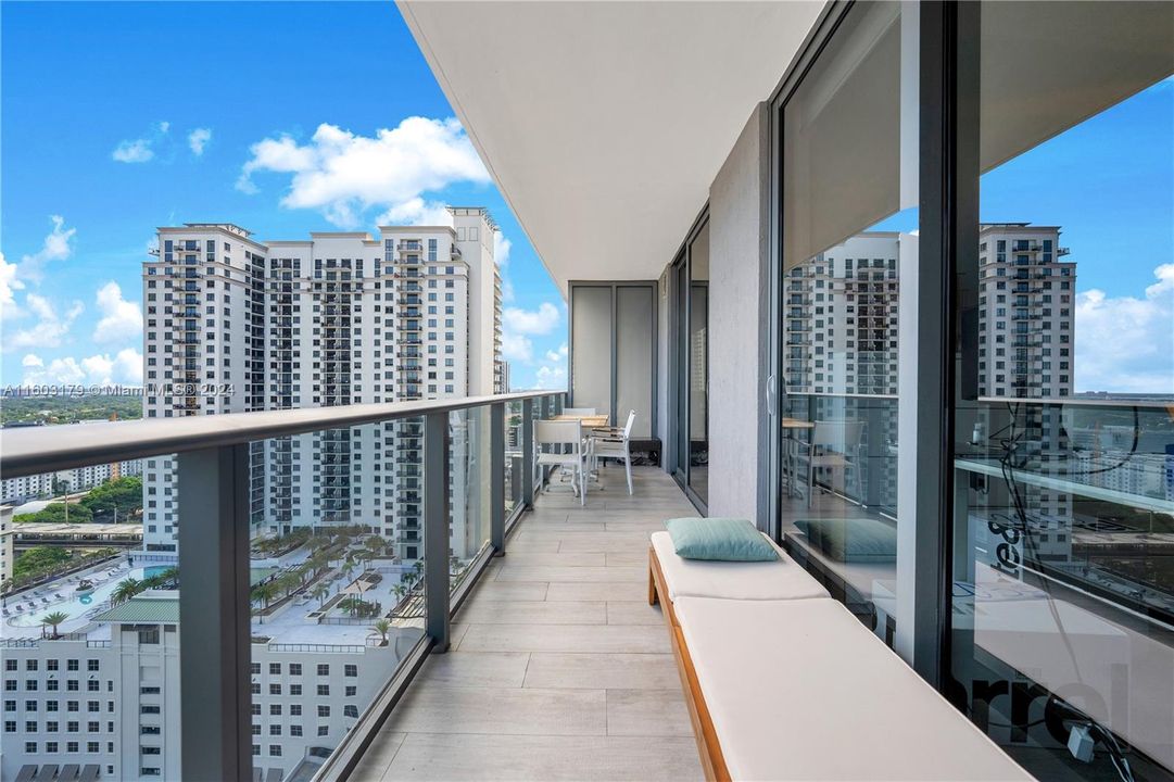 Recently Sold: $685,000 (1 beds, 2 baths, 852 Square Feet)