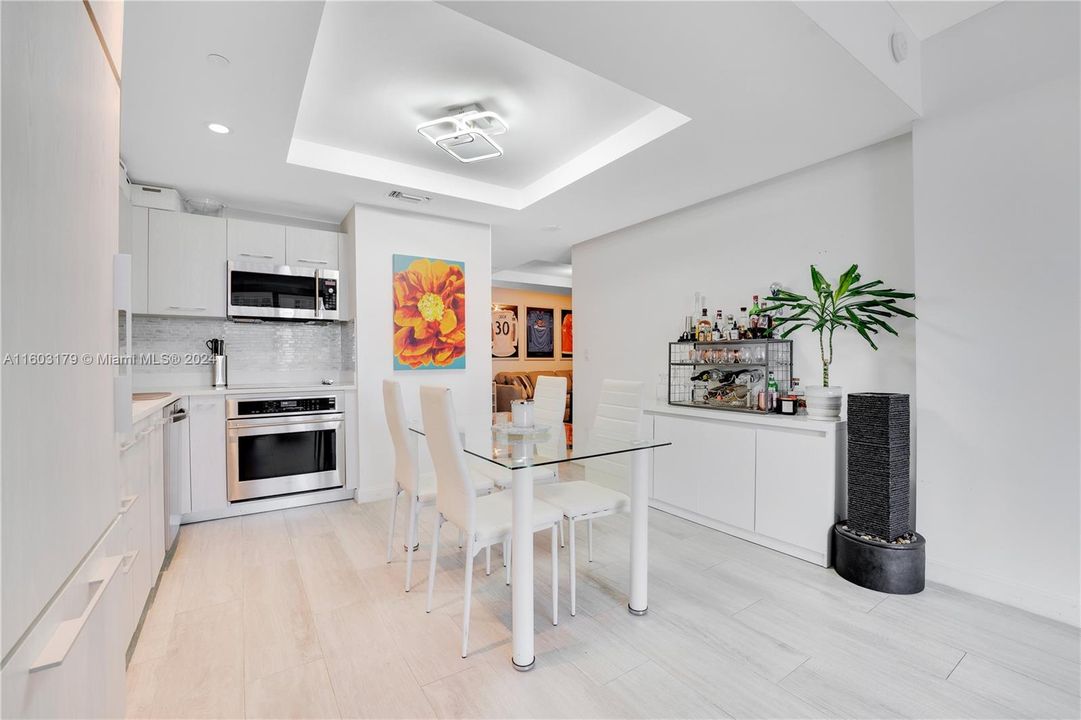 Recently Sold: $685,000 (1 beds, 2 baths, 852 Square Feet)