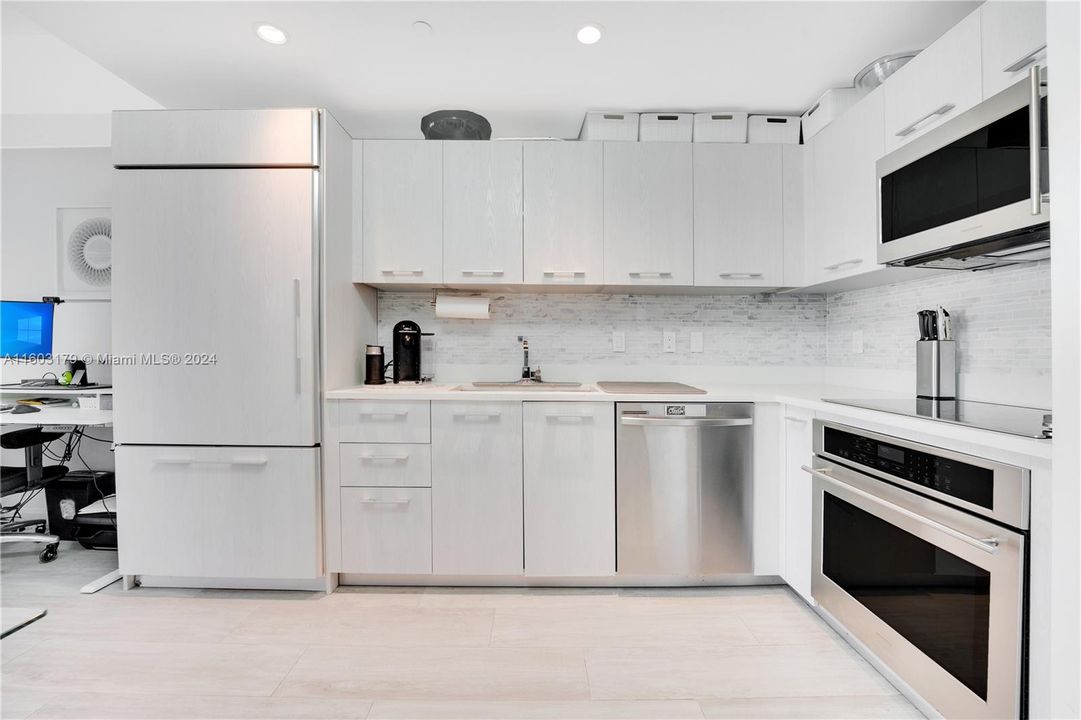 Recently Sold: $685,000 (1 beds, 2 baths, 852 Square Feet)