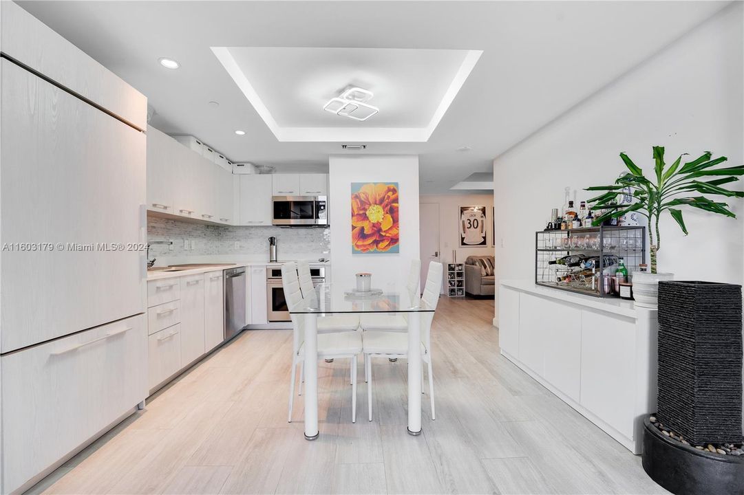 Recently Sold: $685,000 (1 beds, 2 baths, 852 Square Feet)