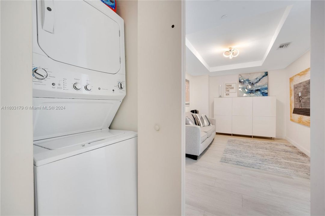 Recently Sold: $685,000 (1 beds, 2 baths, 852 Square Feet)