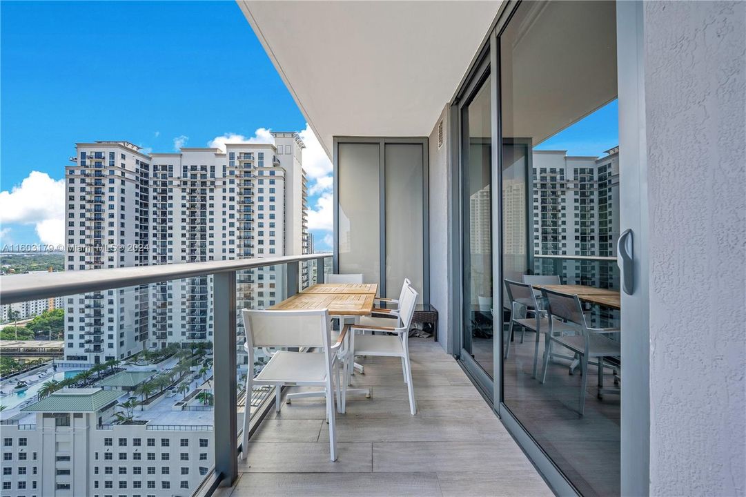 Recently Sold: $685,000 (1 beds, 2 baths, 852 Square Feet)