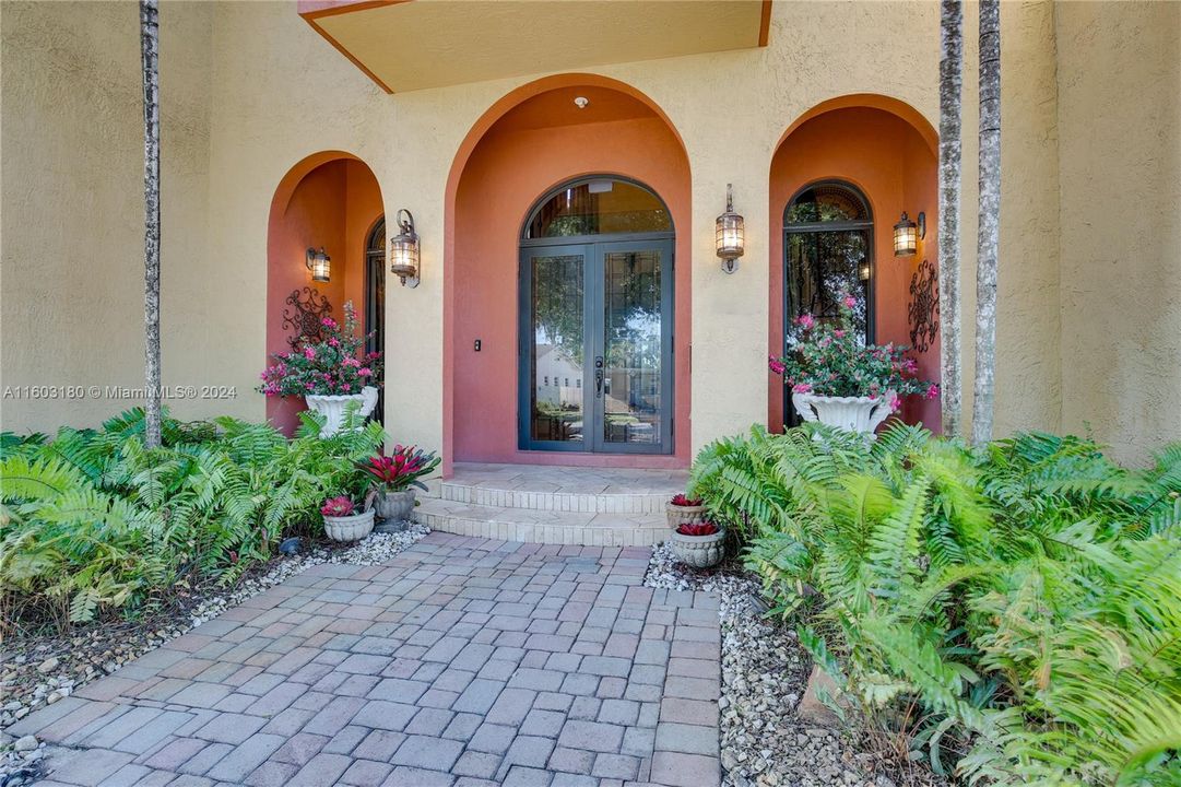 For Sale: $3,509,000 (6 beds, 6 baths, 4642 Square Feet)