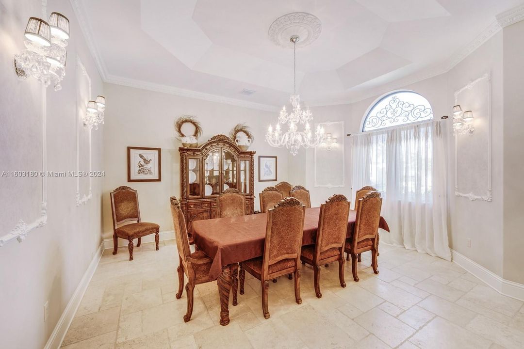 For Sale: $3,680,000 (6 beds, 6 baths, 4642 Square Feet)