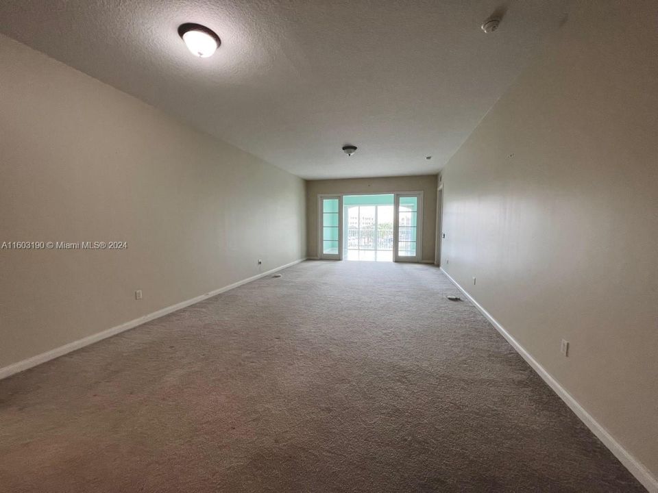 For Rent: $2,500 (2 beds, 2 baths, 1989 Square Feet)