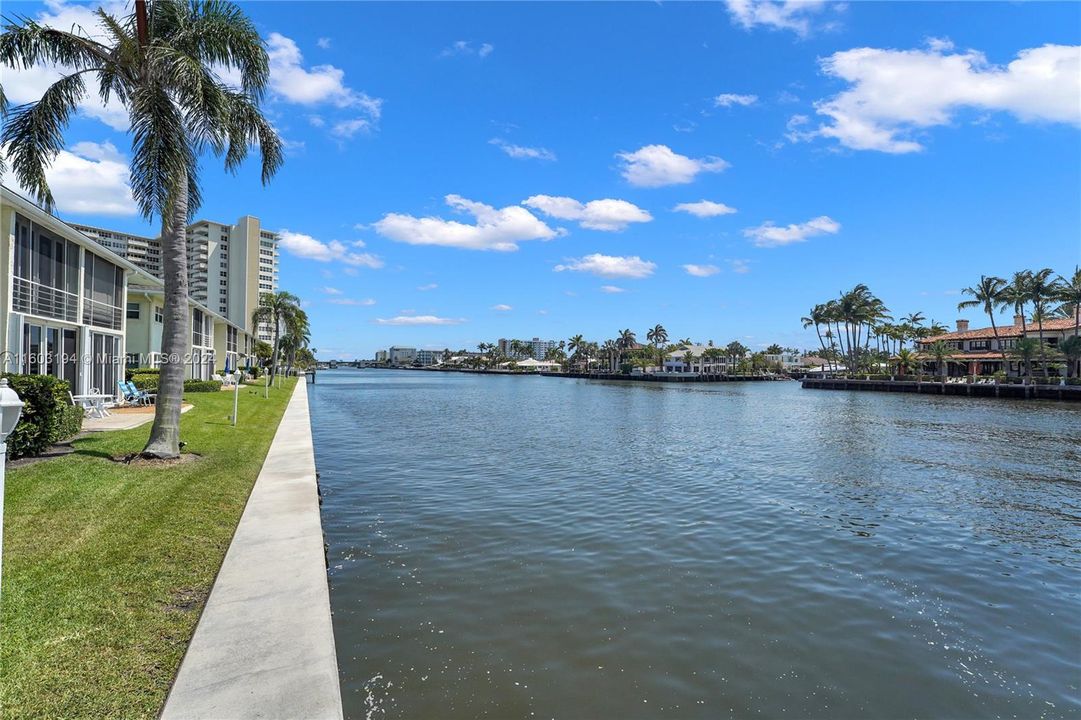 For Sale: $499,000 (2 beds, 2 baths, 905 Square Feet)