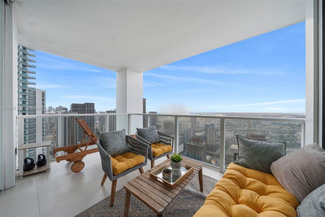 For Sale: $3,350,000 (2 beds, 2 baths, 2566 Square Feet)