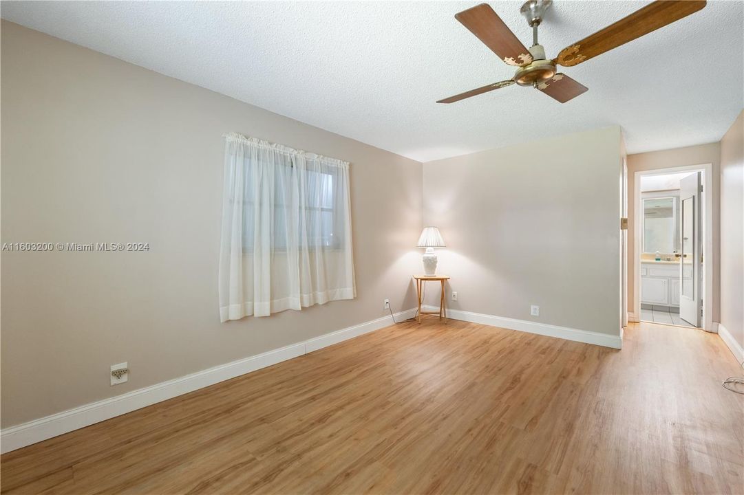 For Sale: $349,000 (2 beds, 2 baths, 1460 Square Feet)