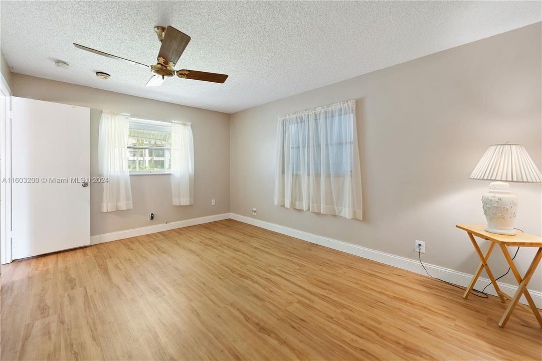 For Sale: $359,000 (2 beds, 2 baths, 1460 Square Feet)