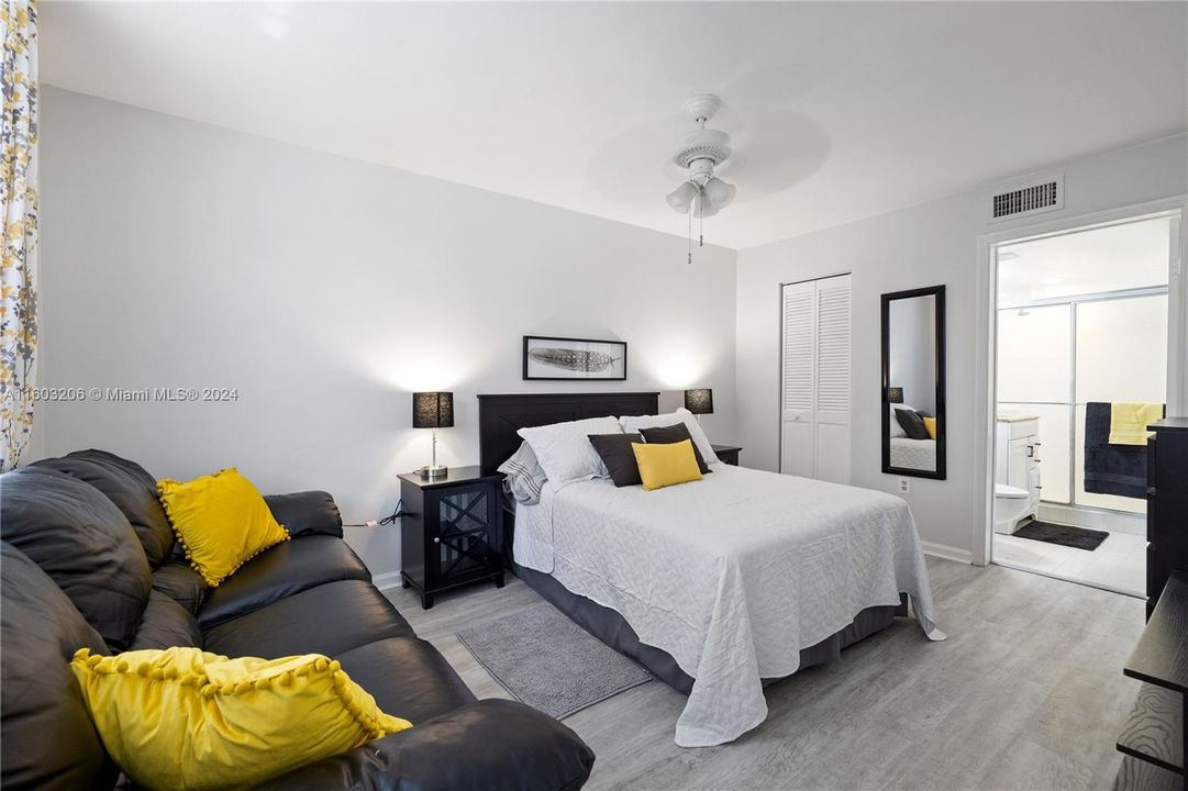 Active With Contract: $3,200 (2 beds, 2 baths, 910 Square Feet)