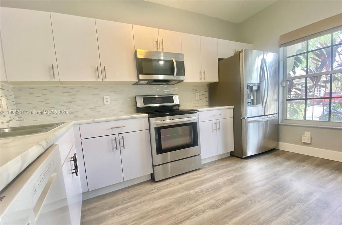 For Rent: $2,800 (2 beds, 2 baths, 1120 Square Feet)