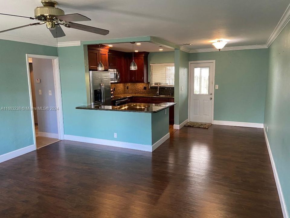 Active With Contract: $2,600 (2 beds, 2 baths, 4134 Square Feet)