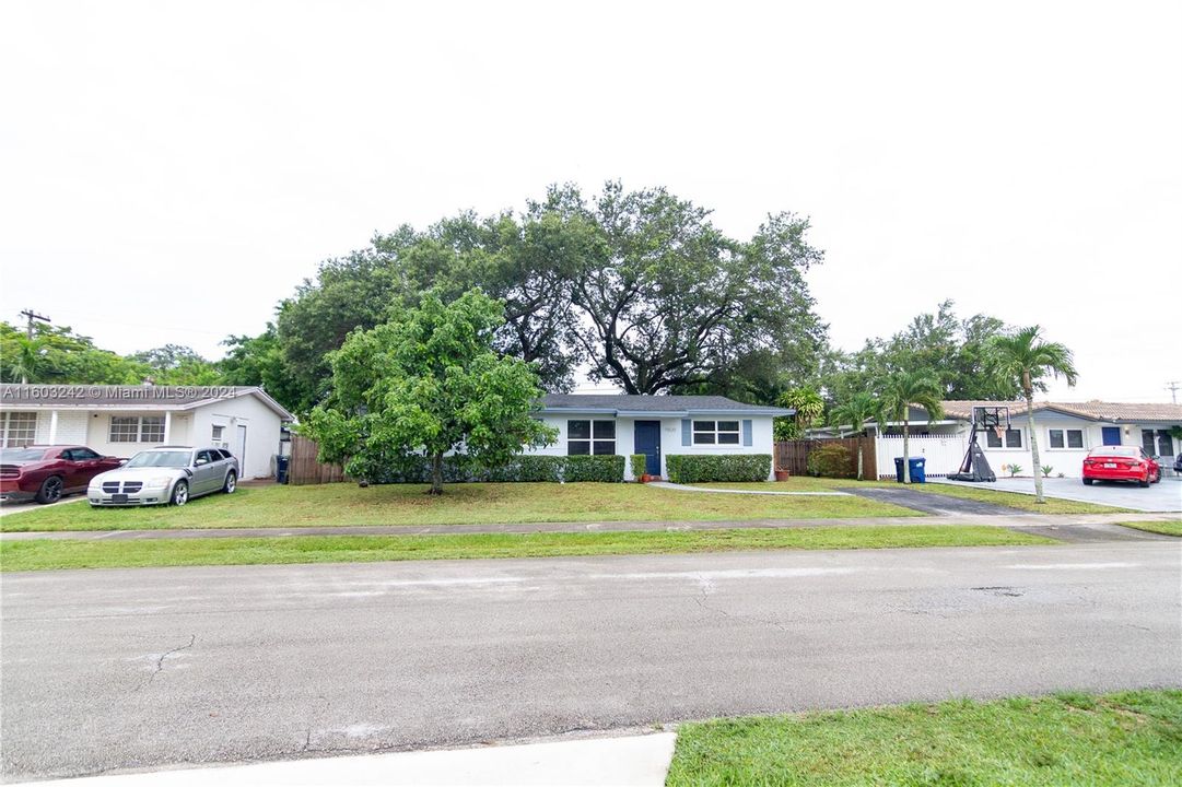 Active With Contract: $768,000 (4 beds, 2 baths, 1300 Square Feet)