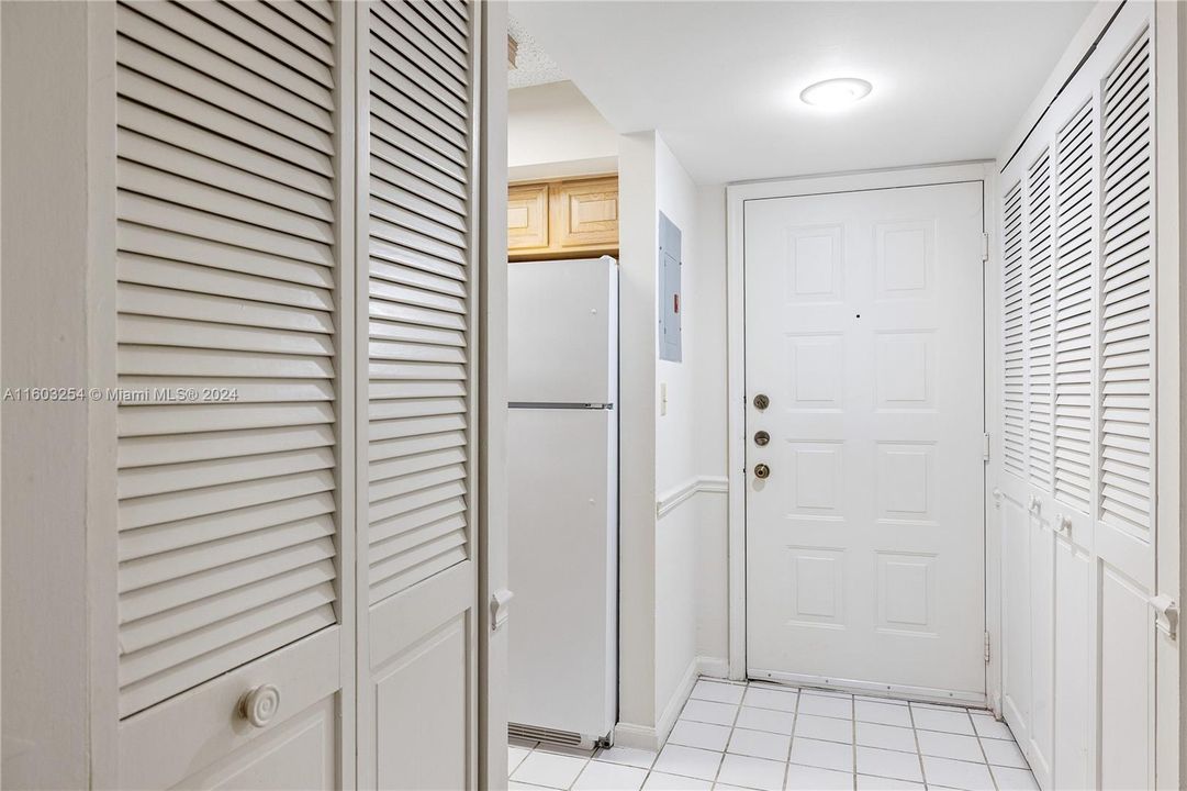 Active With Contract: $3,200 (2 beds, 2 baths, 840 Square Feet)