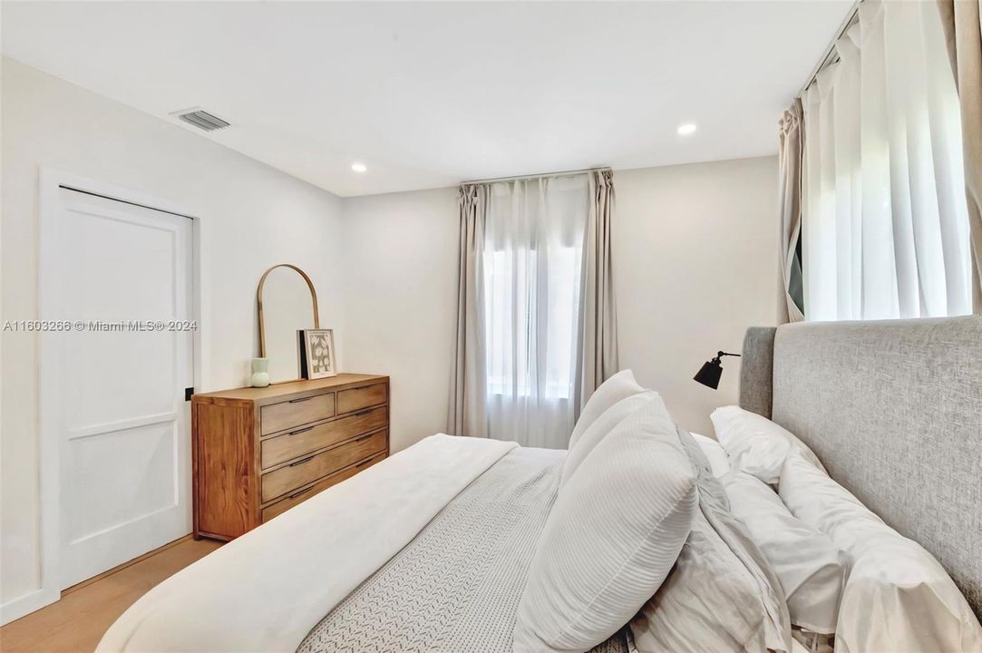 Active With Contract: $1,475,000 (2 beds, 2 baths, 0 Square Feet)