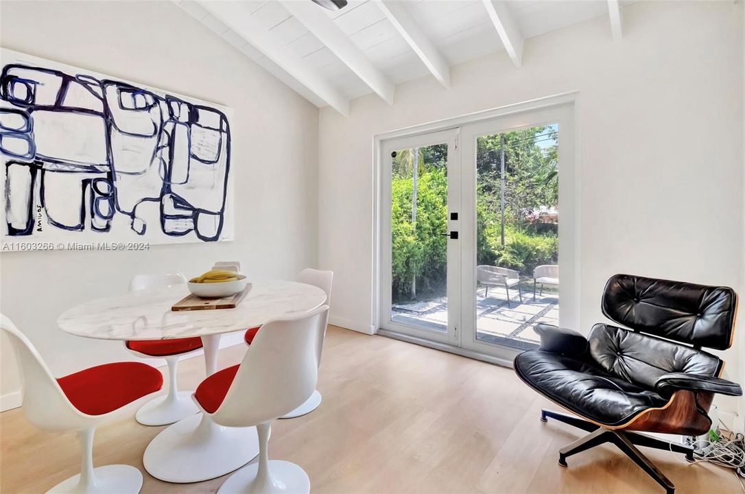 Active With Contract: $1,475,000 (2 beds, 2 baths, 0 Square Feet)