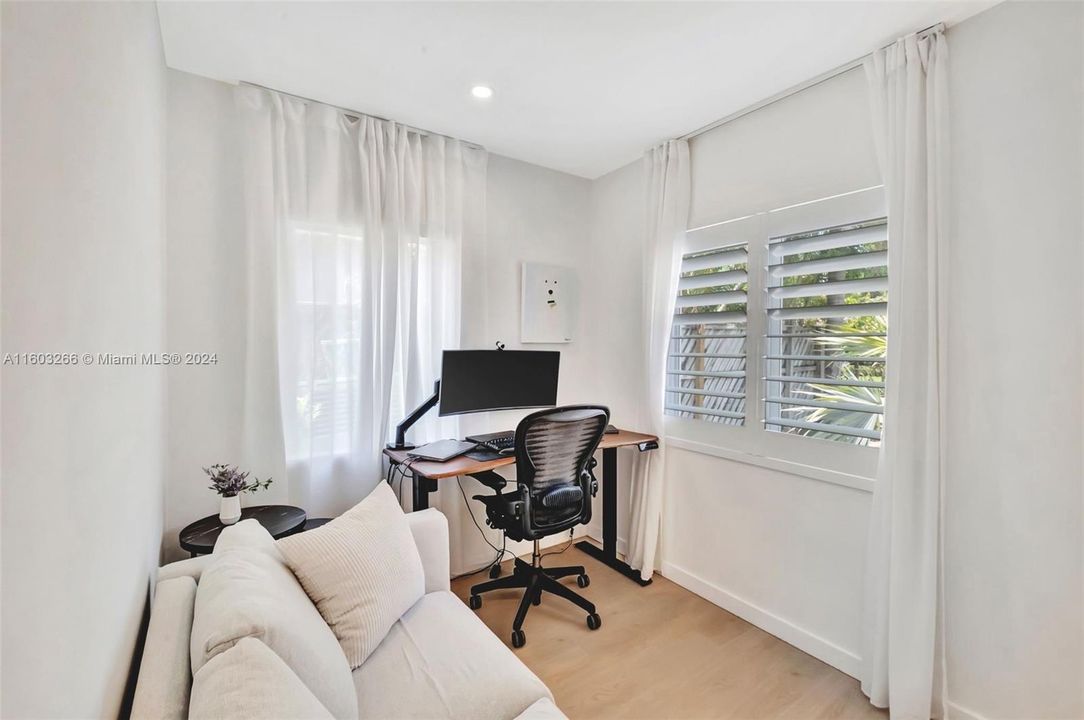 Active With Contract: $1,475,000 (2 beds, 2 baths, 0 Square Feet)