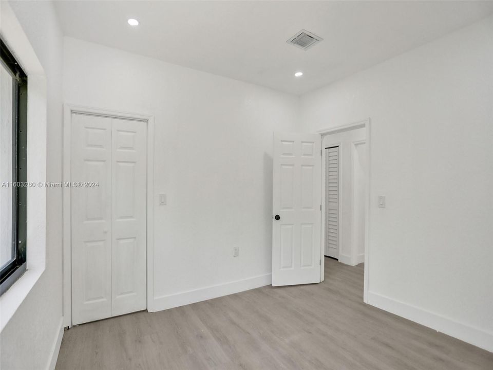 Active With Contract: $800,000 (0 beds, 0 baths, 0 Square Feet)