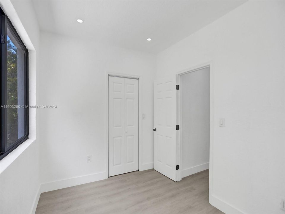 Active With Contract: $800,000 (0 beds, 0 baths, 0 Square Feet)