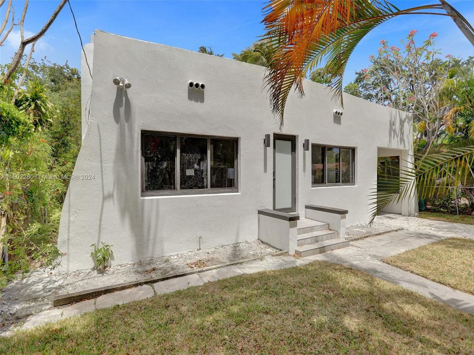 Active With Contract: $800,000 (0 beds, 0 baths, 0 Square Feet)