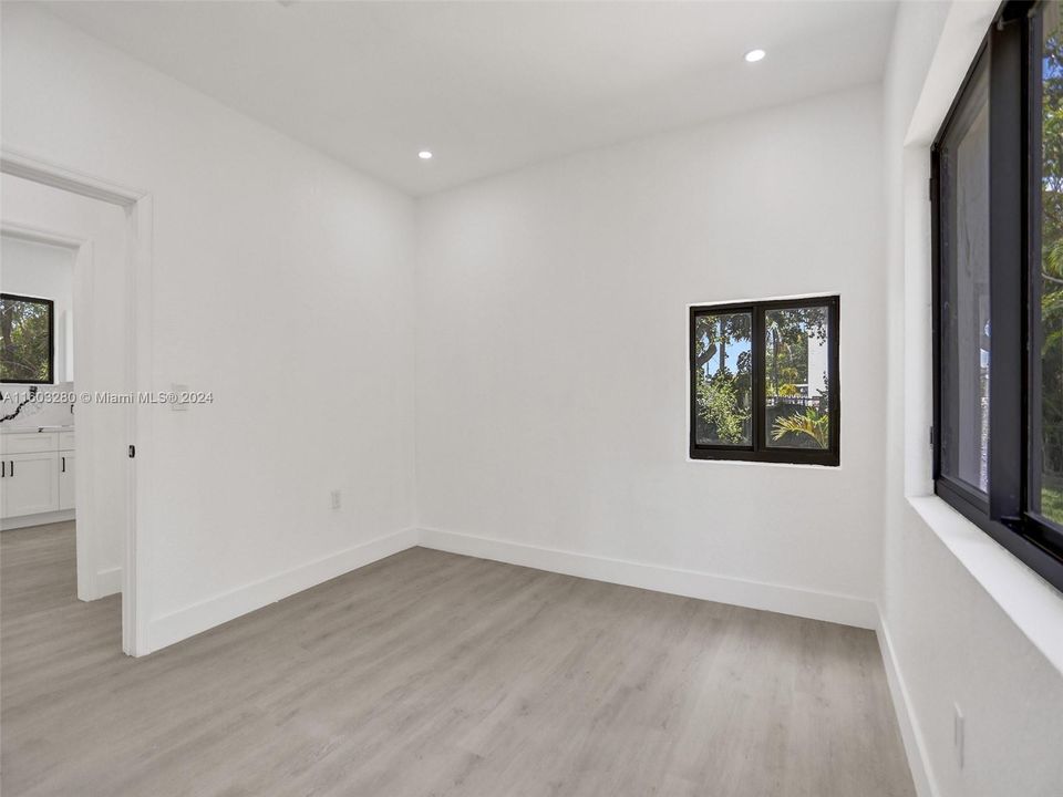 Active With Contract: $800,000 (0 beds, 0 baths, 0 Square Feet)