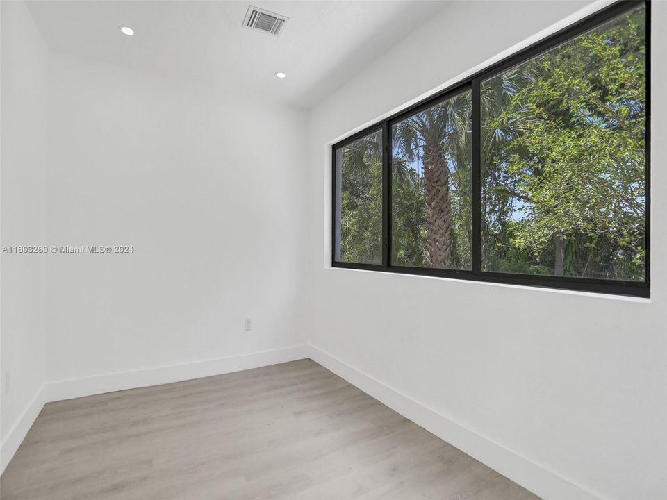 Active With Contract: $800,000 (0 beds, 0 baths, 0 Square Feet)