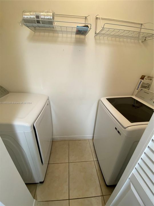 Active With Contract: $2,700 (3 beds, 2 baths, 1390 Square Feet)