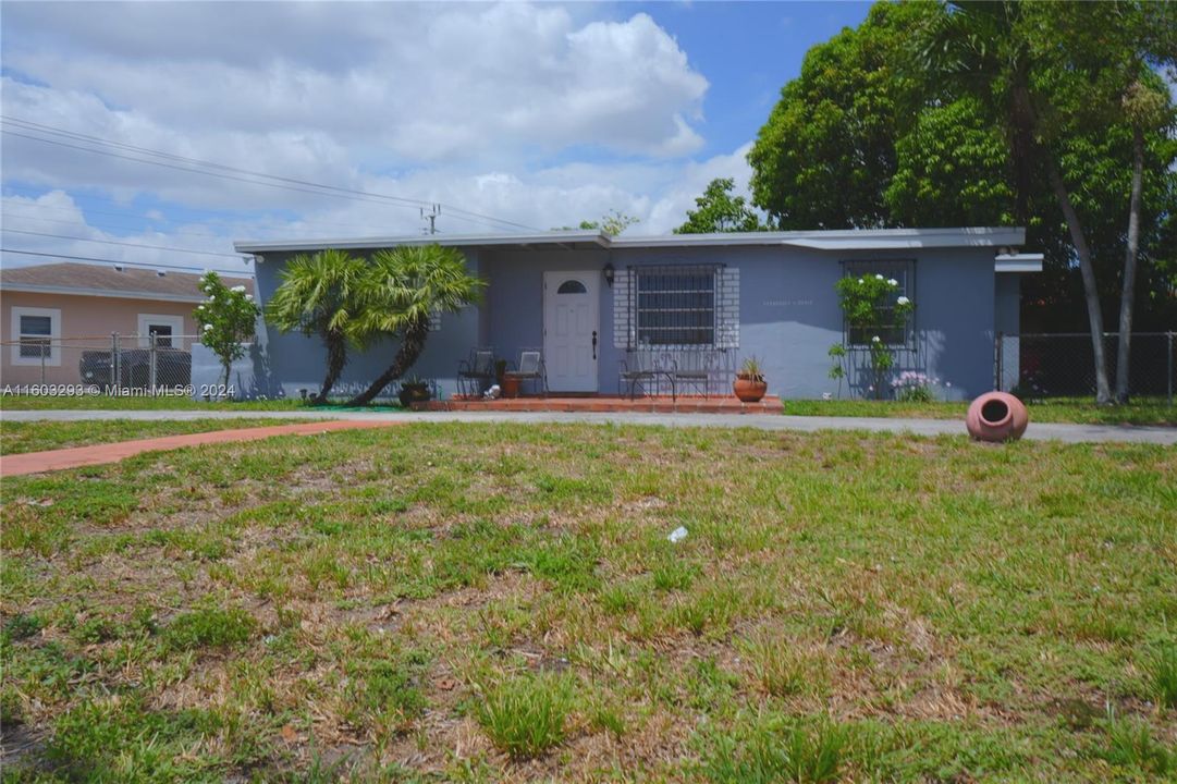 Active With Contract: $580,000 (3 beds, 3 baths, 1317 Square Feet)