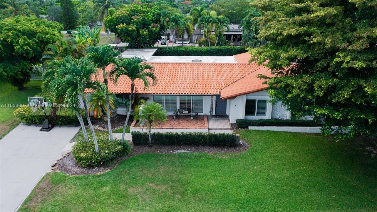 En Venta: $1,299,000 (5 camas, 3 baños, 3066 Pies cuadrados)