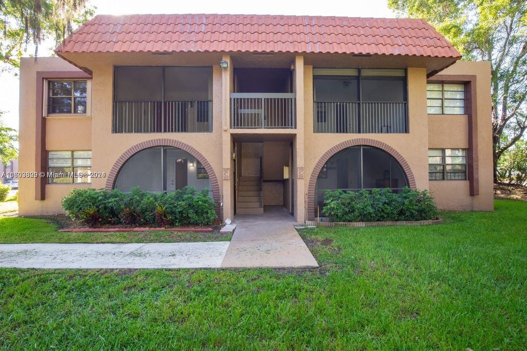 For Sale: $295,000 (2 beds, 2 baths, 1080 Square Feet)