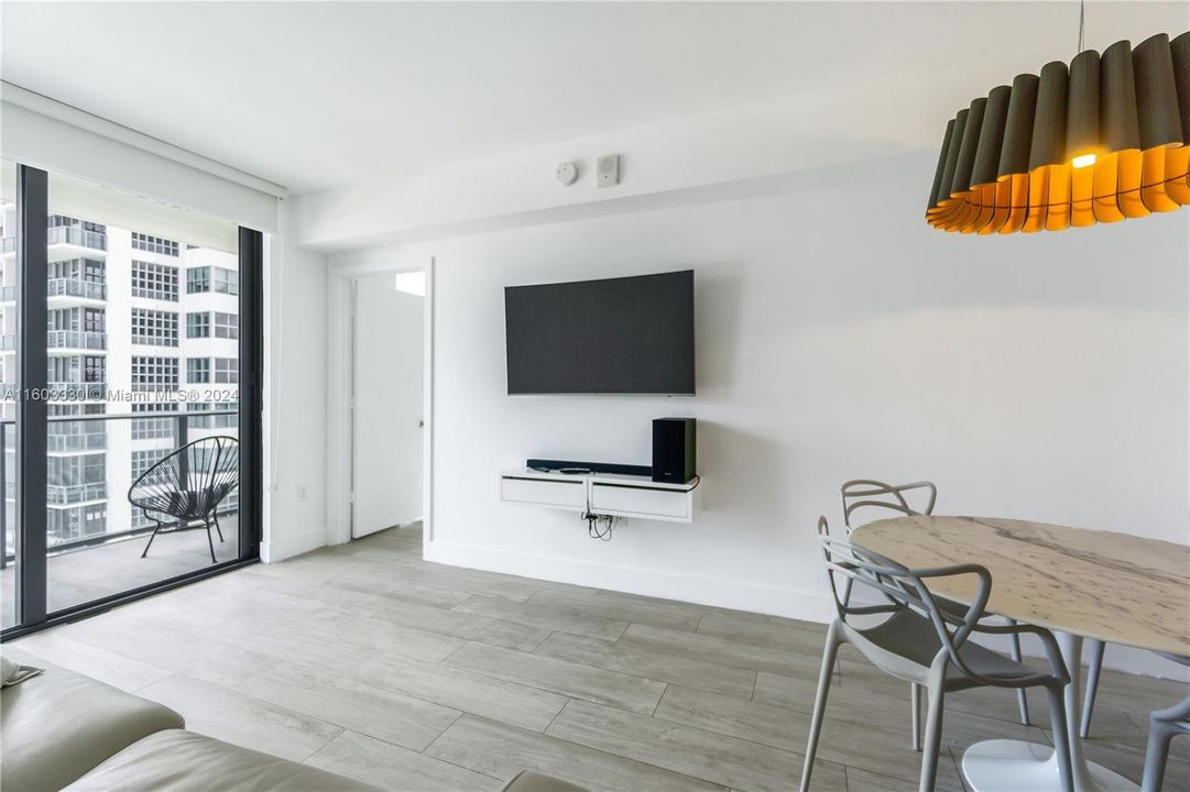 Recently Rented: $3,500 (1 beds, 1 baths, 773 Square Feet)