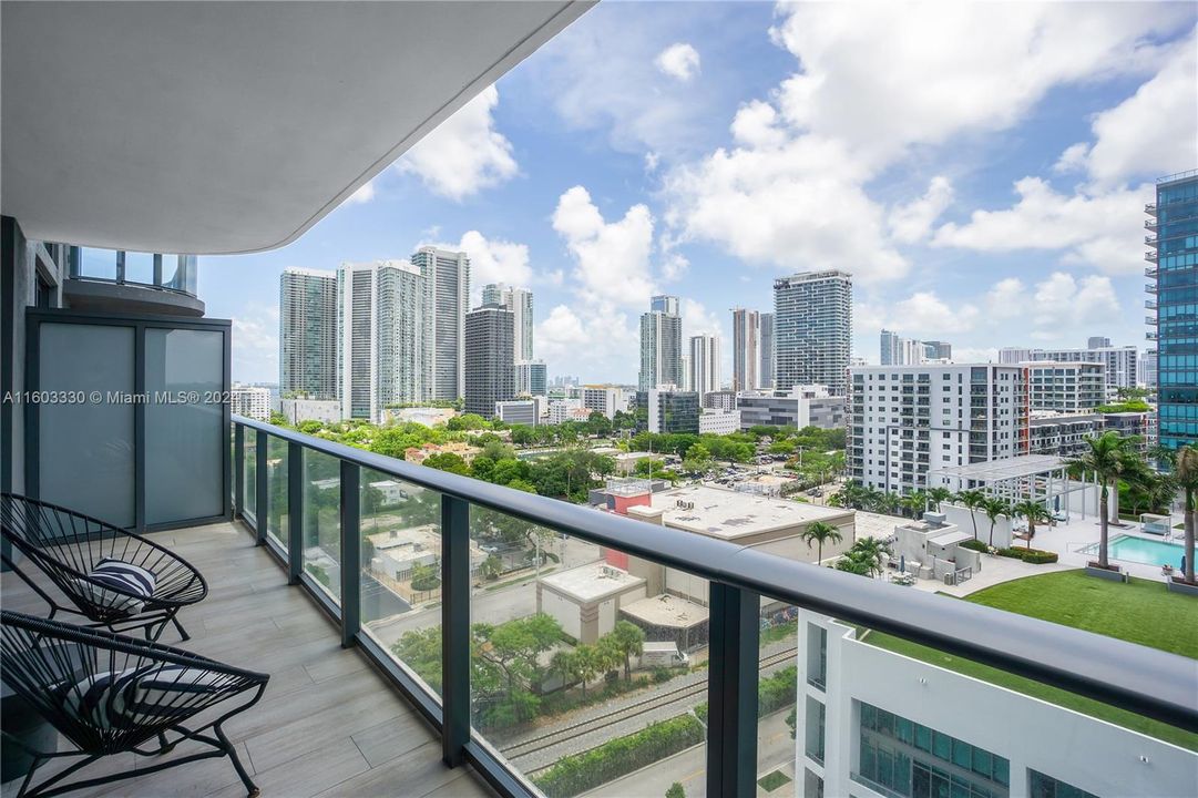 Recently Rented: $3,500 (1 beds, 1 baths, 773 Square Feet)