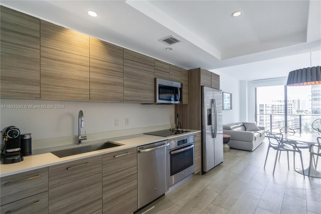 Recently Rented: $3,500 (1 beds, 1 baths, 773 Square Feet)