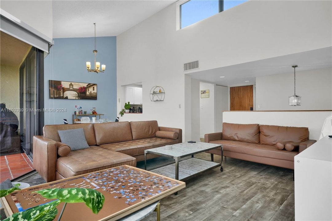 For Sale: $365,000 (2 beds, 2 baths, 1350 Square Feet)