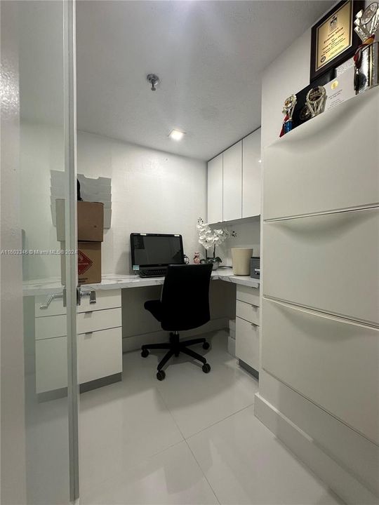 Active With Contract: $2,600 (2 beds, 2 baths, 1150 Square Feet)