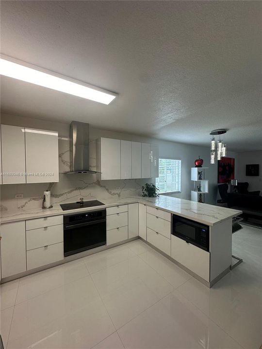 Active With Contract: $2,600 (2 beds, 2 baths, 1150 Square Feet)