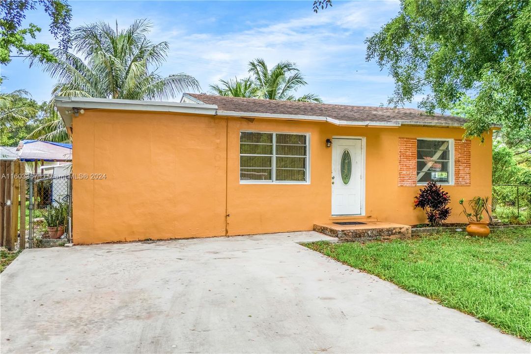 Recently Sold: $420,000 (3 beds, 1 baths, 912 Square Feet)