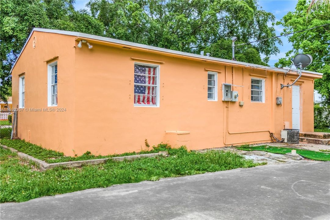 Recently Sold: $420,000 (3 beds, 1 baths, 912 Square Feet)