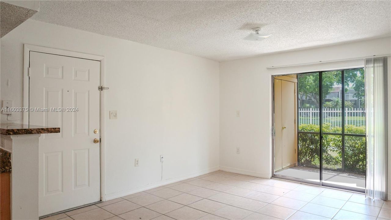 For Sale: $235,000 (1 beds, 1 baths, 588 Square Feet)