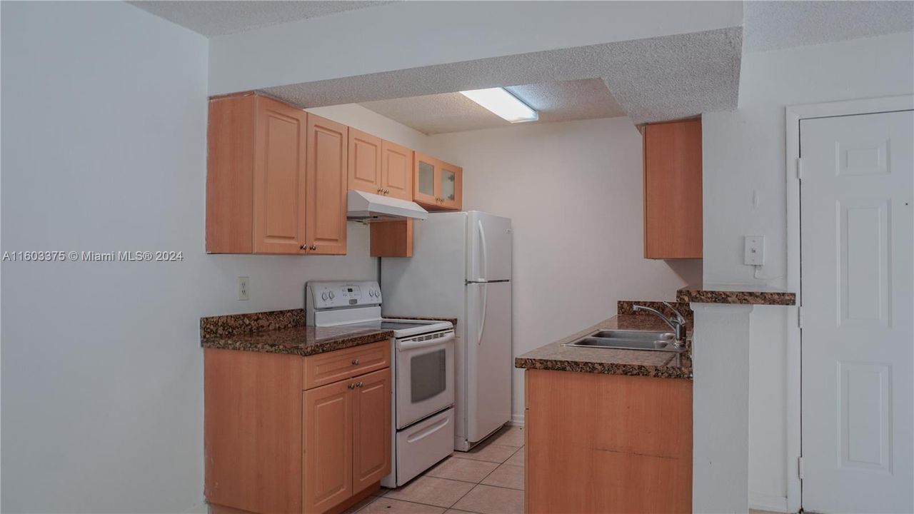 Recently Sold: $235,000 (1 beds, 1 baths, 588 Square Feet)