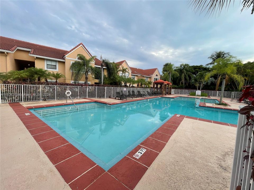 Recently Sold: $235,000 (1 beds, 1 baths, 588 Square Feet)