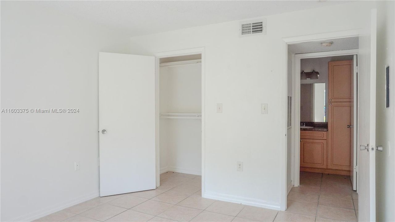 For Sale: $235,000 (1 beds, 1 baths, 588 Square Feet)