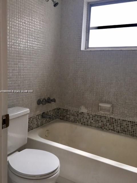 Recently Rented: $1,950 (1 beds, 2 baths, 741 Square Feet)