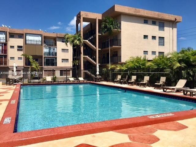 Recently Rented: $1,950 (1 beds, 2 baths, 741 Square Feet)